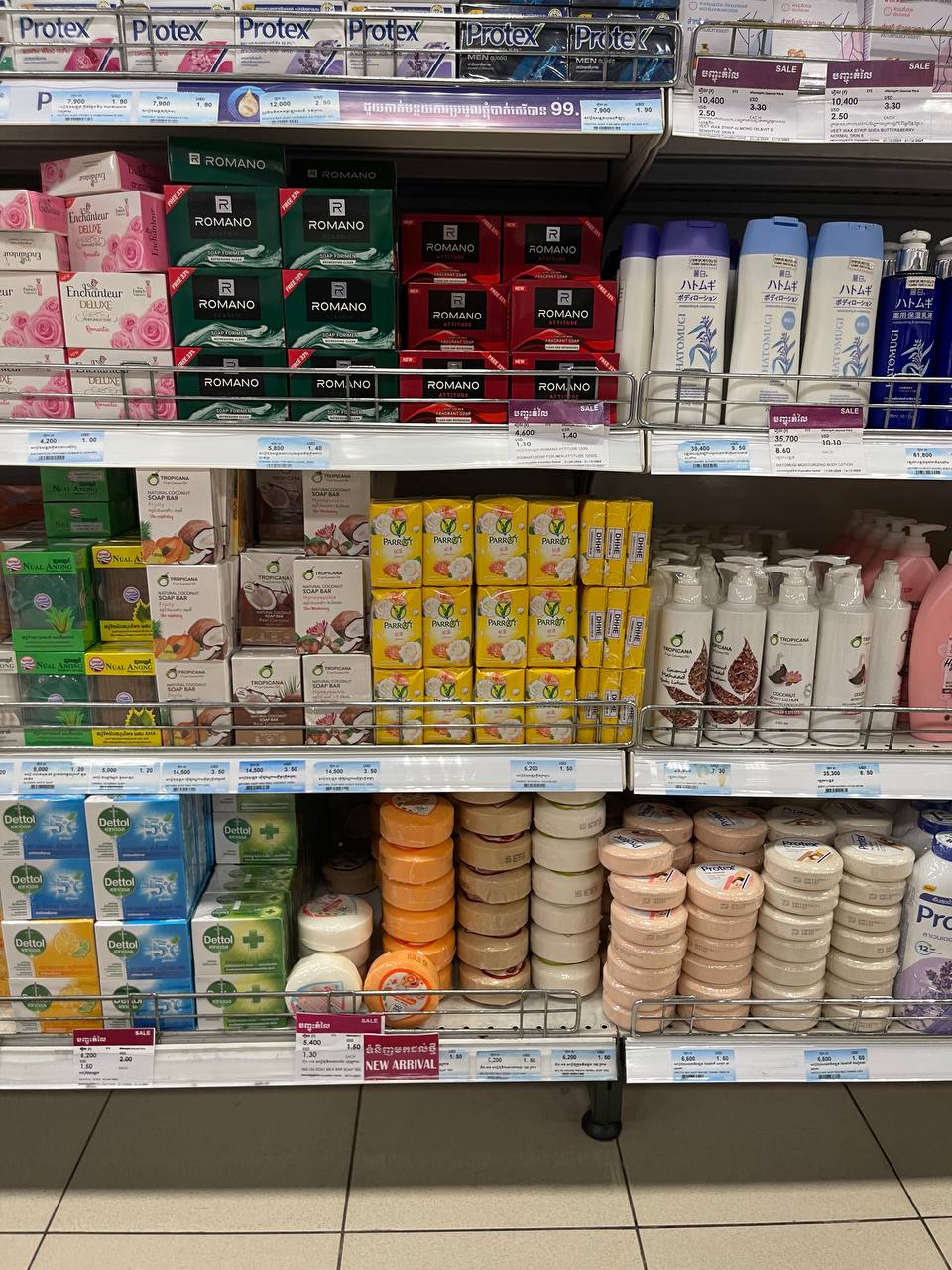 Modern Trade distribution featuring BJC FMCG products at Makro Market by Da Houg Heng Enterprise (Image 17)